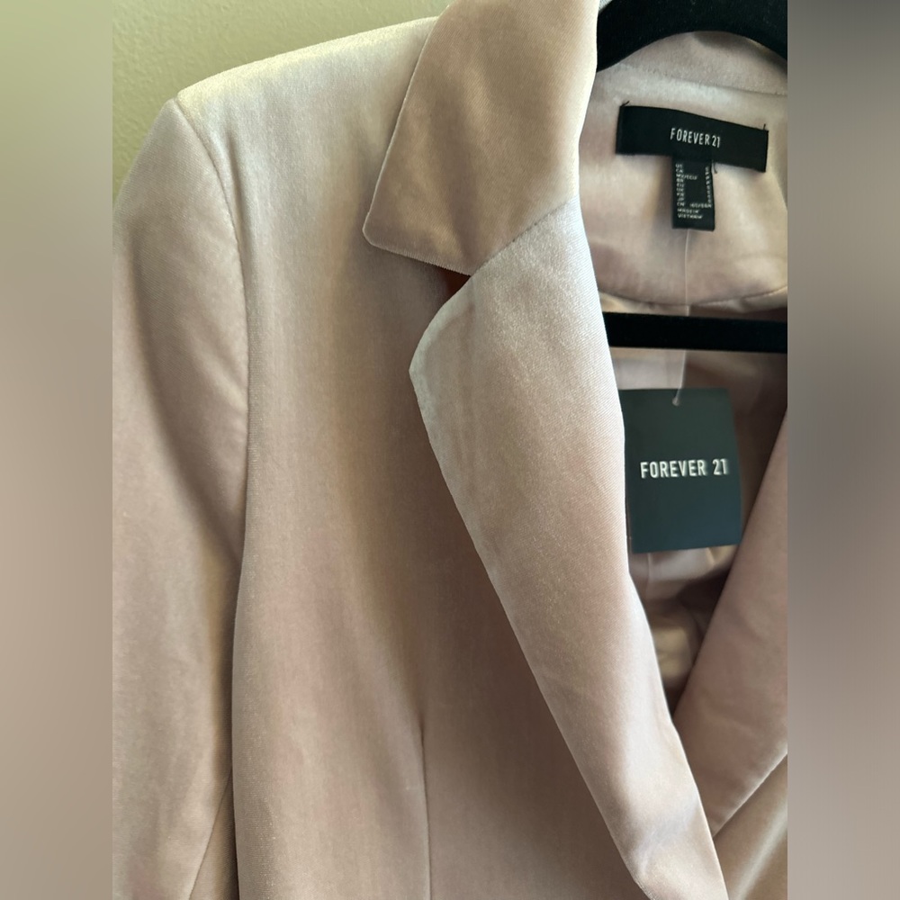 Forever 21 pink velvet blazer Size Small - Picture 3 of 9